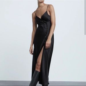 ZARA SATIN LINGERIE STYLE DRESS
Black 0/1165/089/800/03